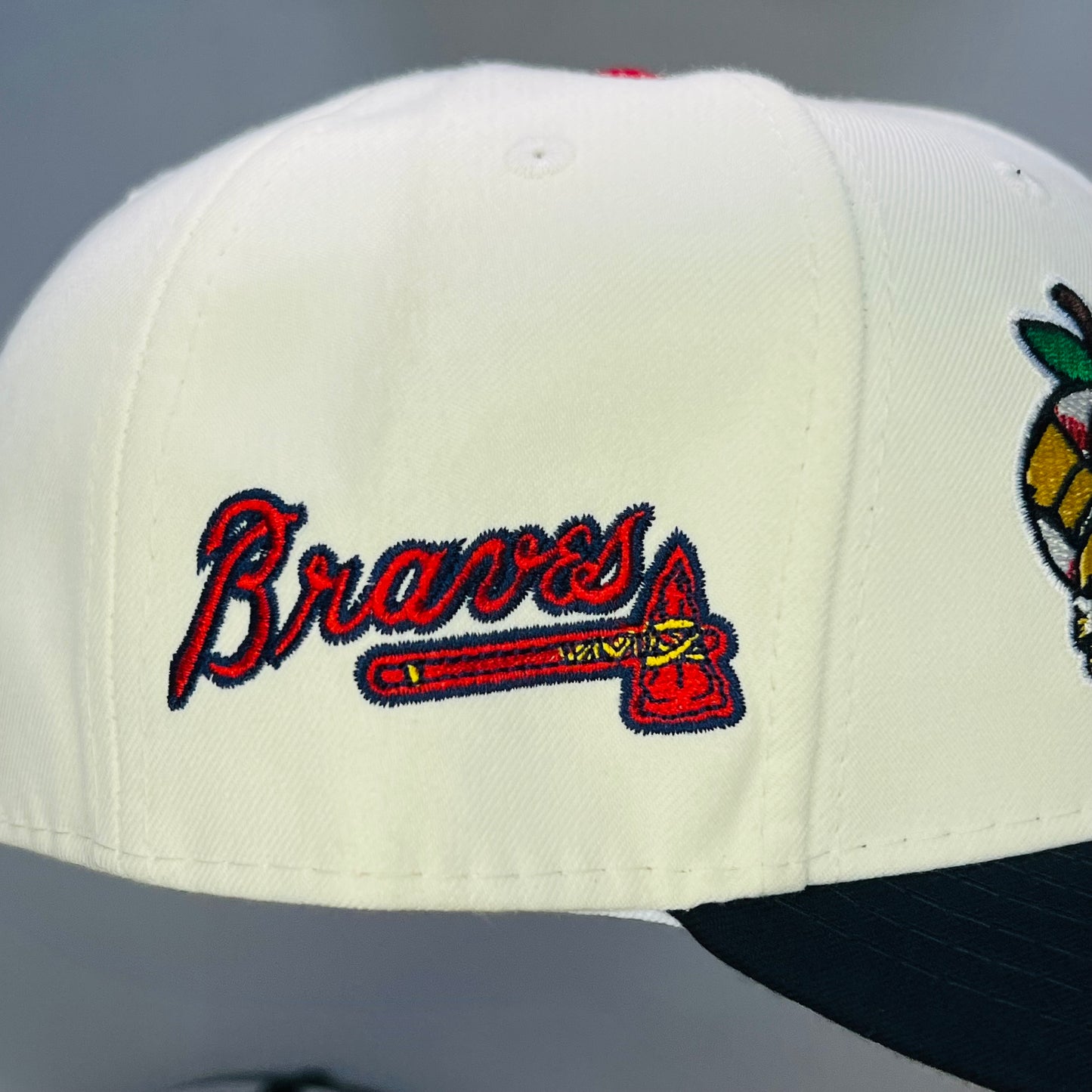 AB05 Gorra 8C Atlanta Braves SCV Cerrada