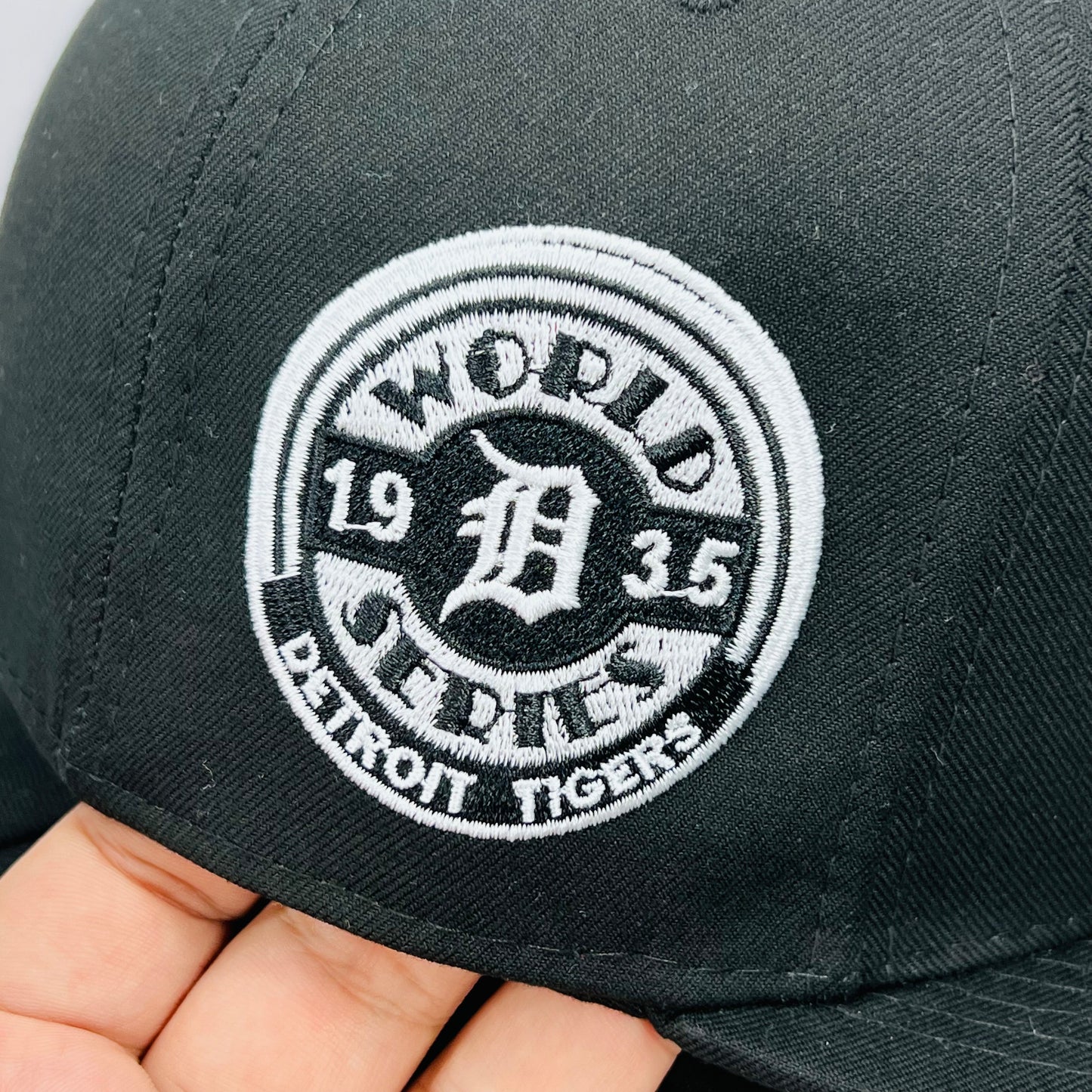 DT10 Gorra 8C Detroit Tigers PL Cerrada