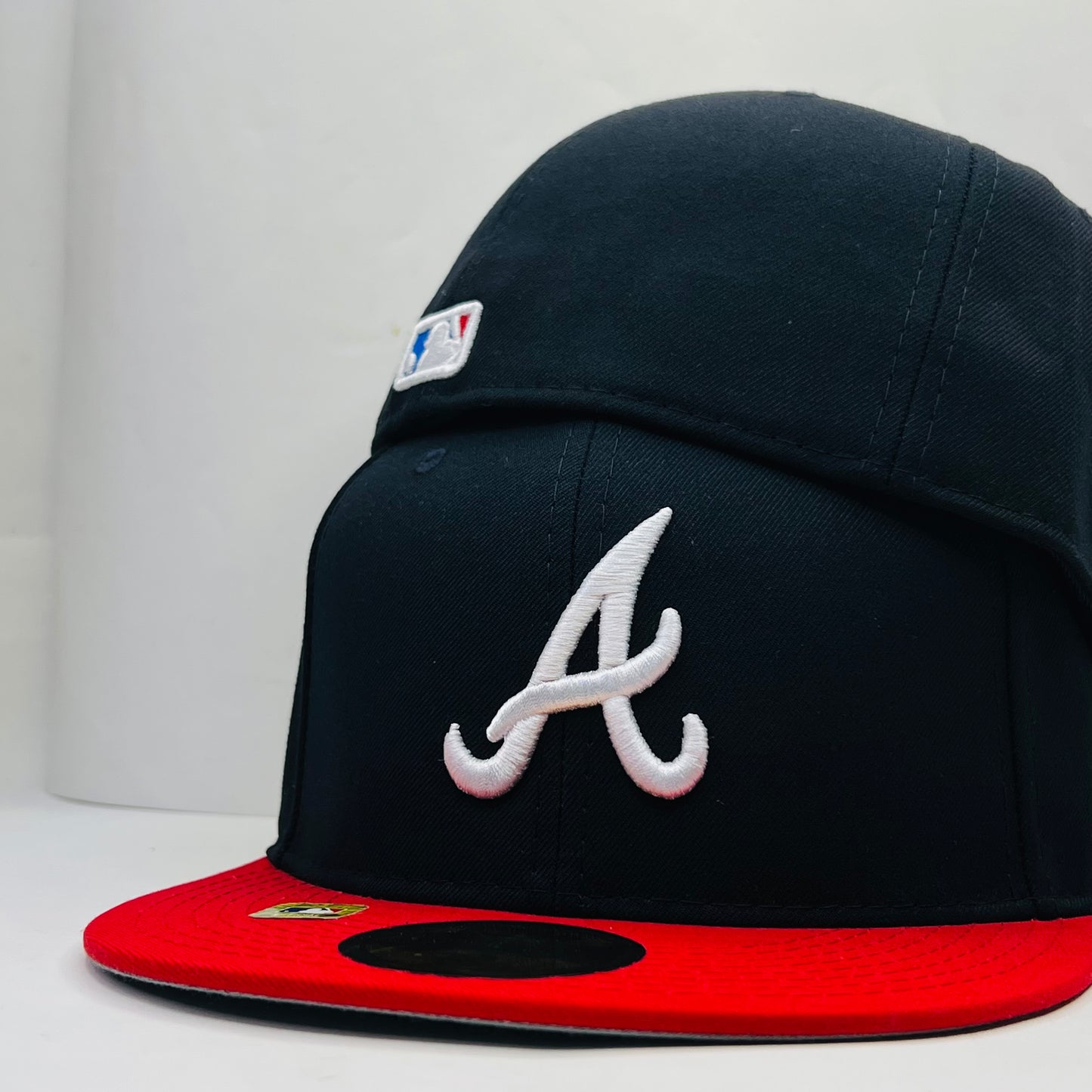 AB07 Gorra 8C Atlanta Braves PL Cerrada