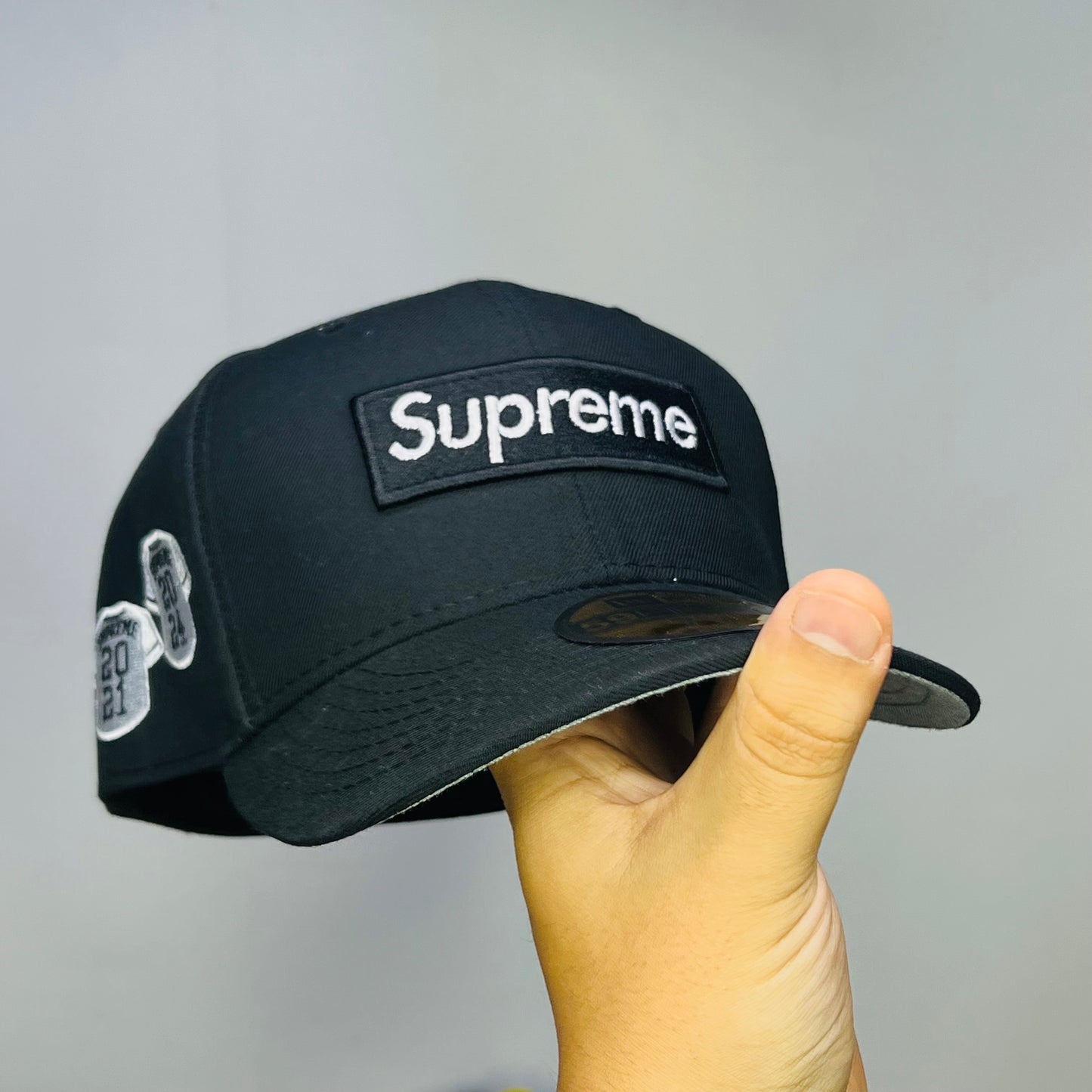 SUP02 Gorra 8C Supreme SCV Cerrada
