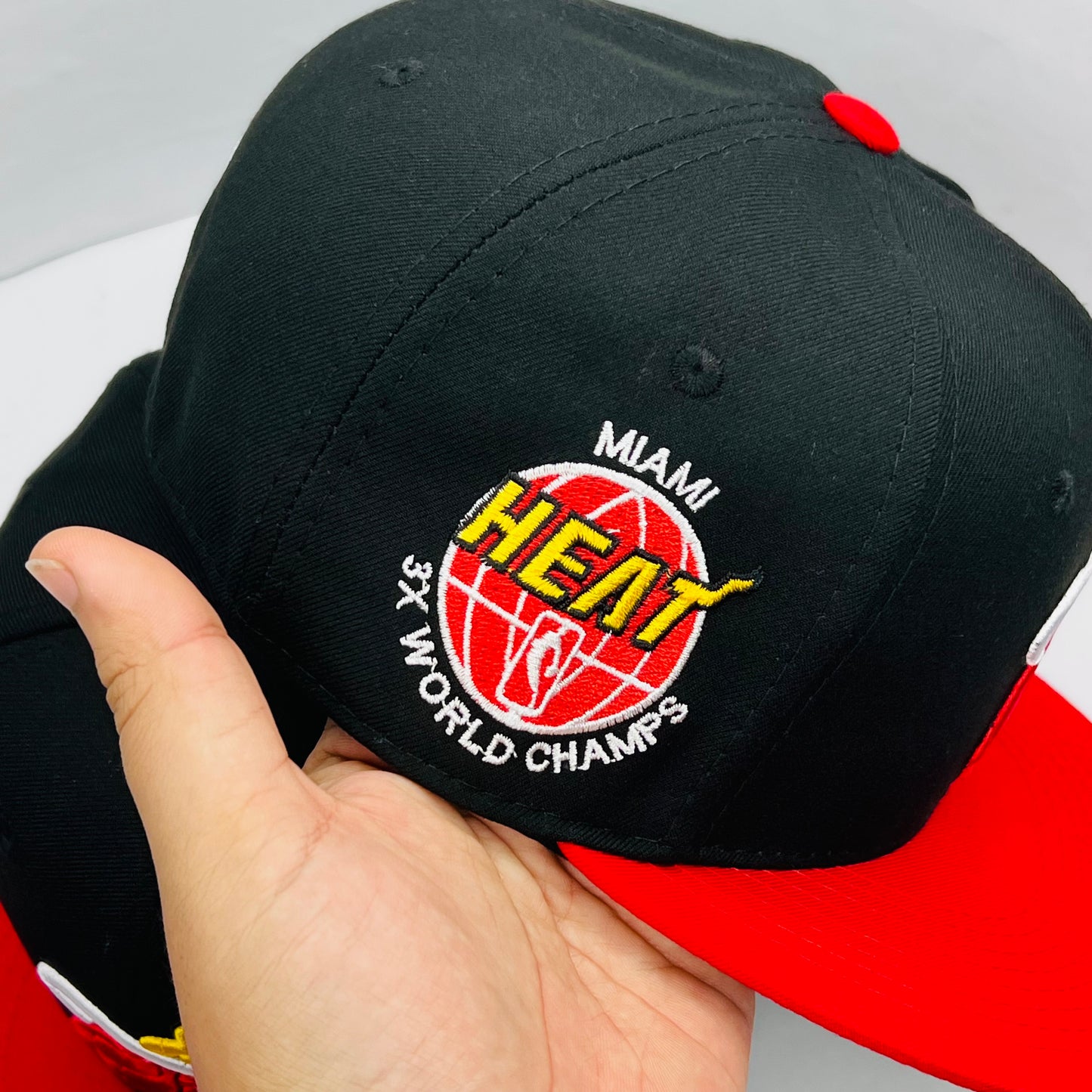 MH01 Gorra 8C Miami Heat PL Cerrada