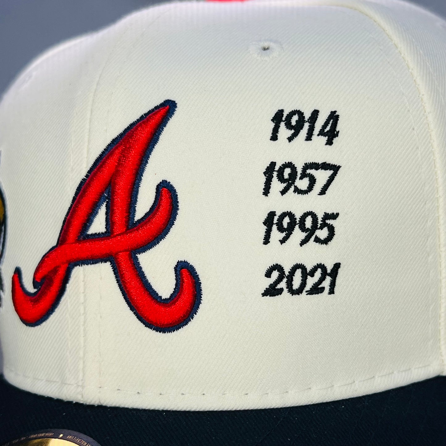 AB05 Gorra 8C Atlanta Braves SCV Cerrada