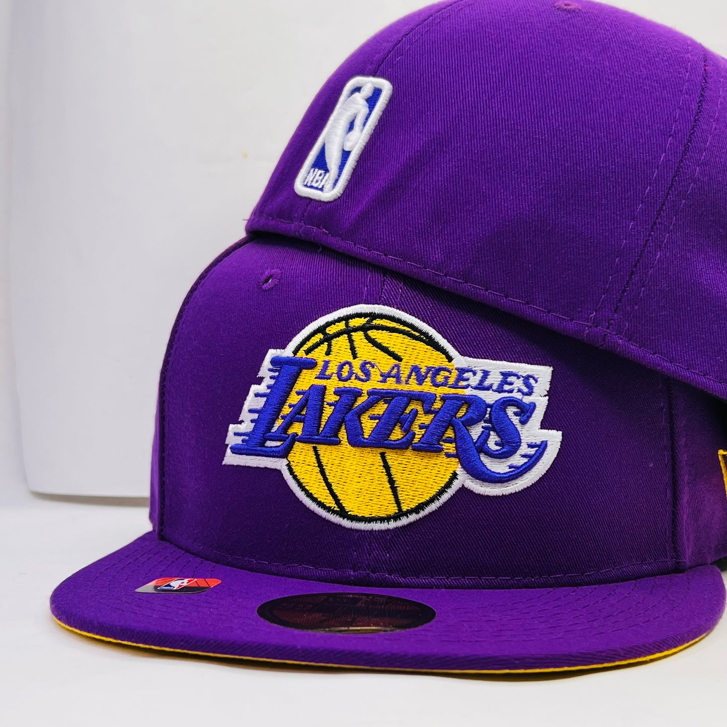 LK01 Gorra 8C Los Angeles Lakers PL Cerrada