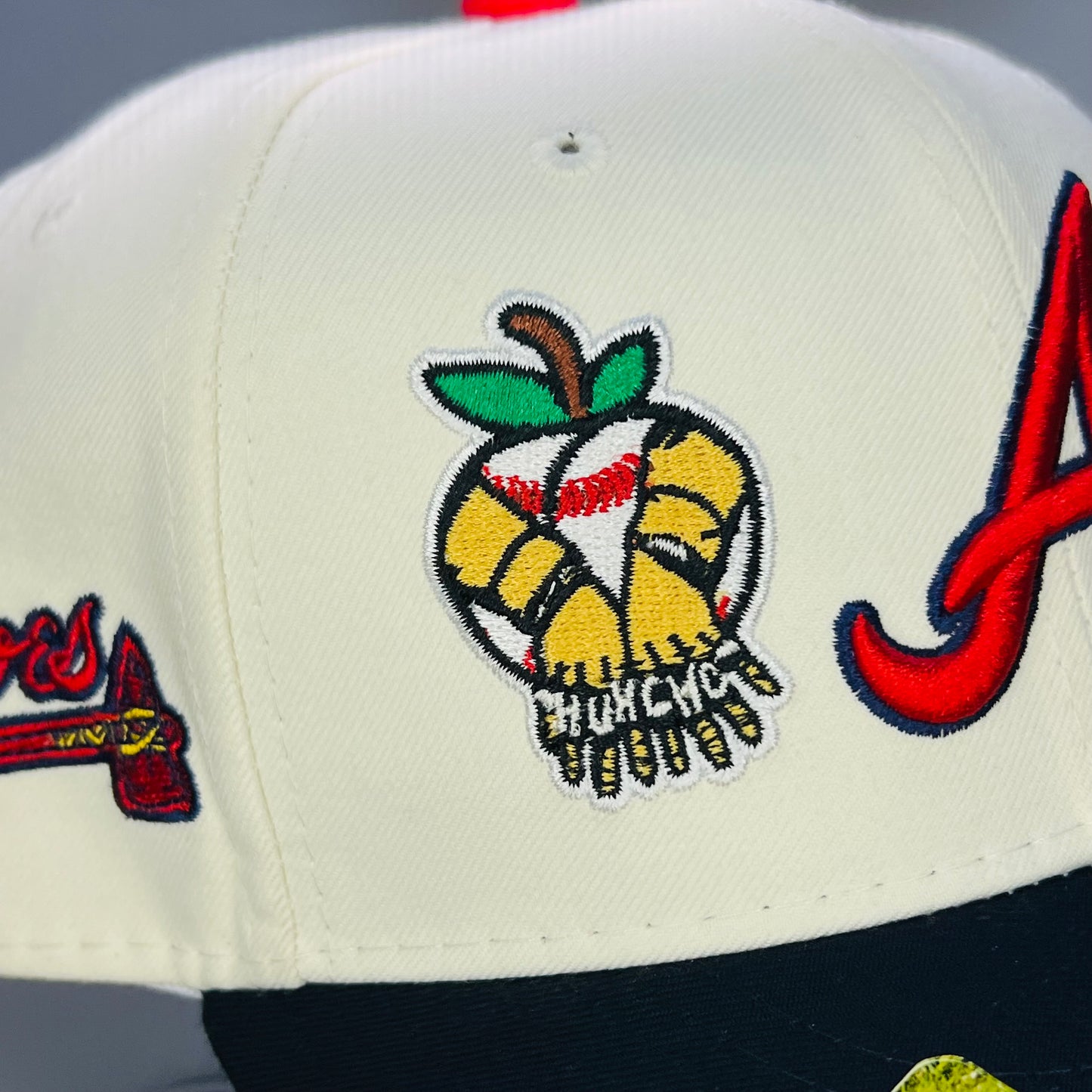 AB05 Gorra 8C Atlanta Braves SCV Cerrada