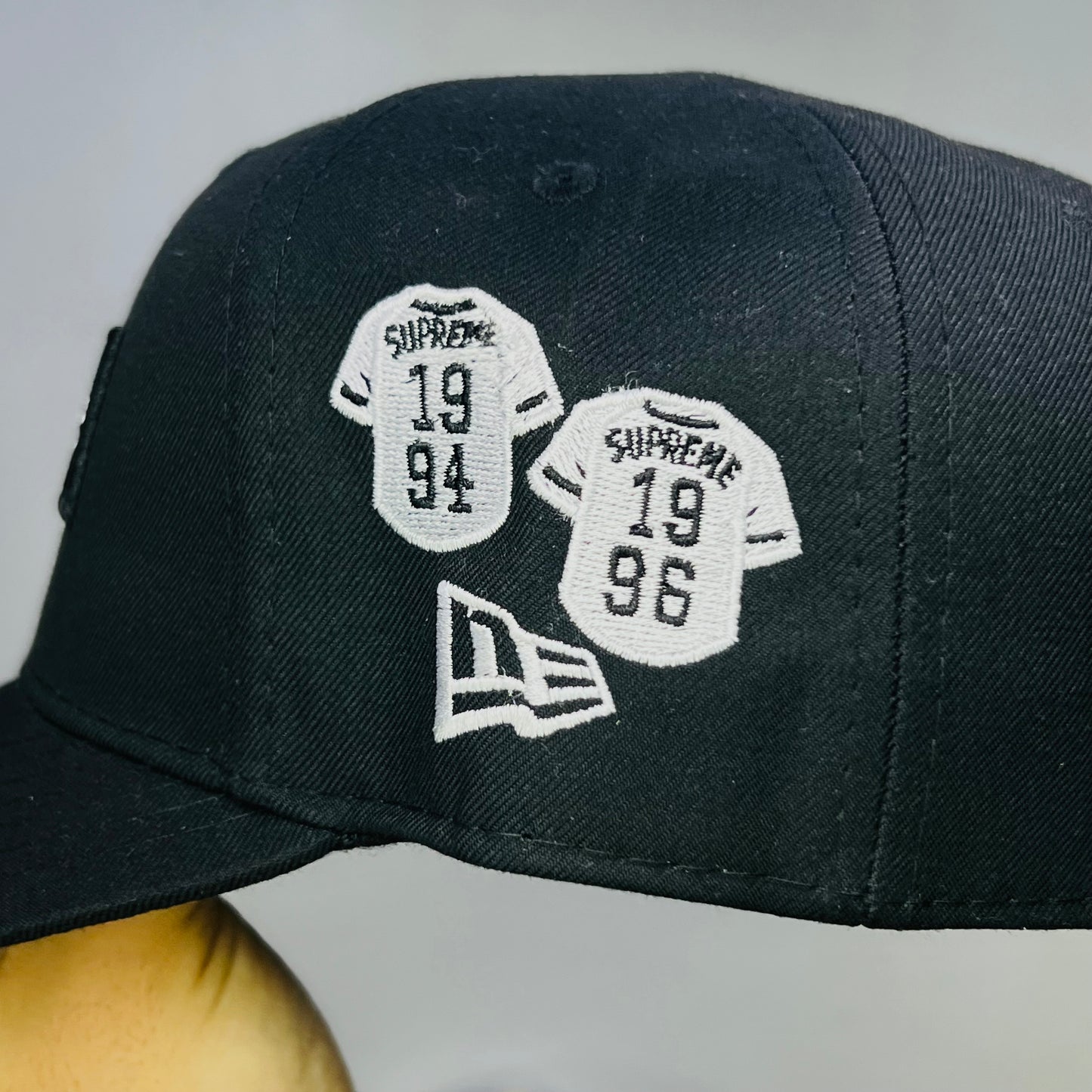 SUP02 Gorra 8C Supreme SCV Cerrada