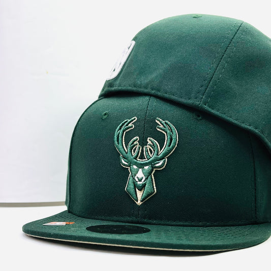BK01 Gorra 8C Milwaukee Bucks PL Cerrada