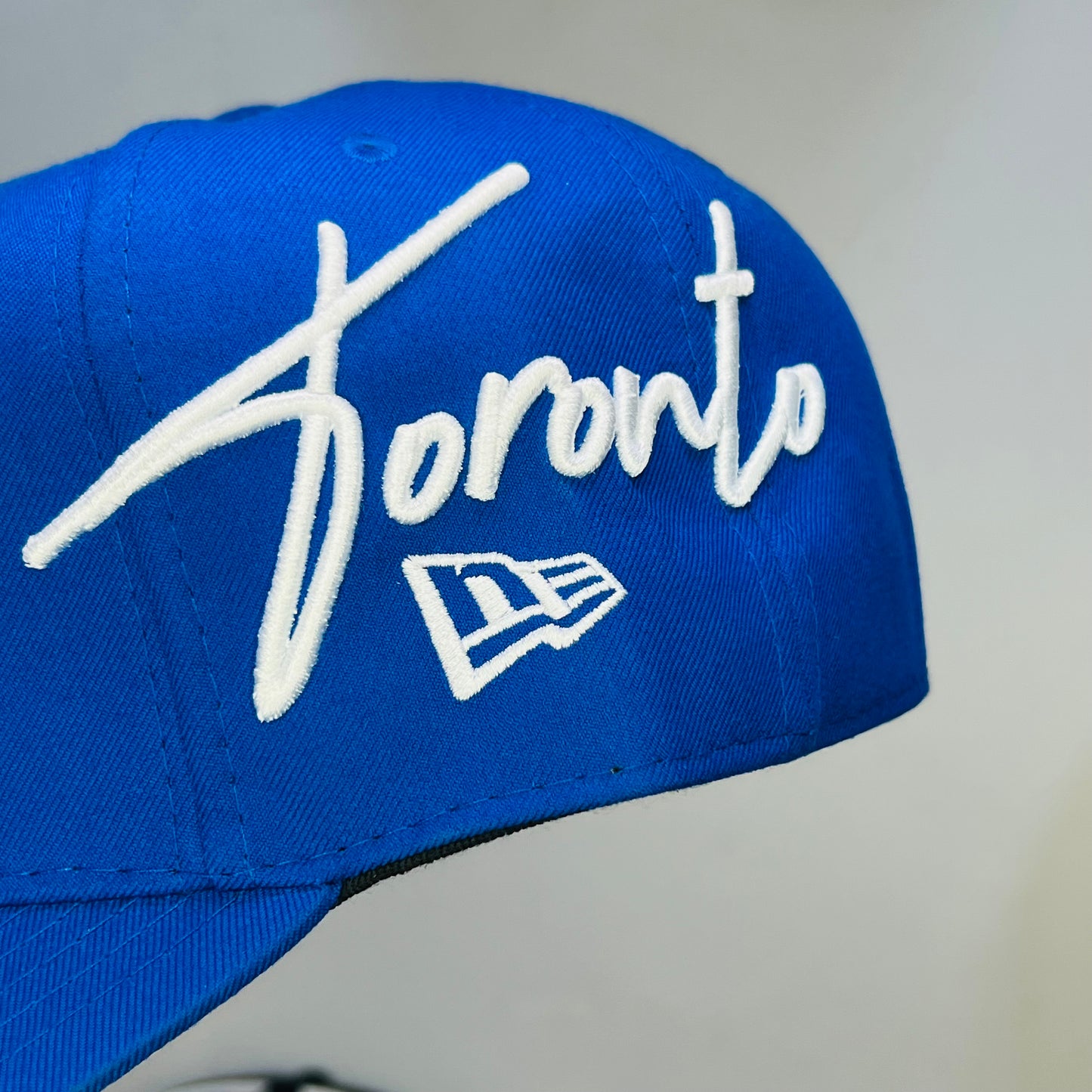 TBJ01 Gorra 8C Toronto Blue Jays SCV Cerrada
