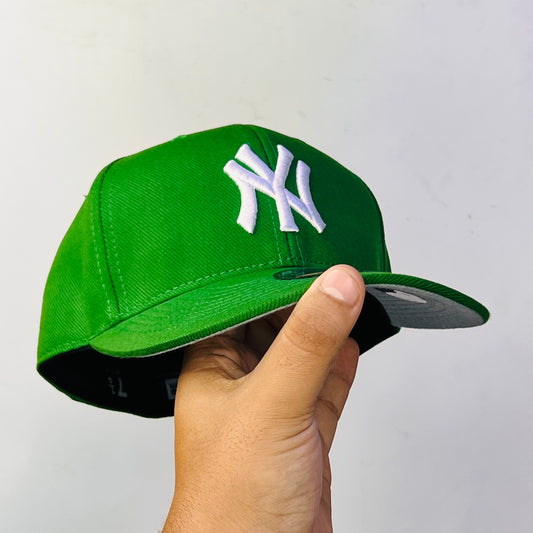 NY02 Gorra 6C New York Yankees SCV Cerrada